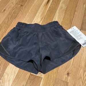 NWT Lululemon Hotty Hot short 2.5